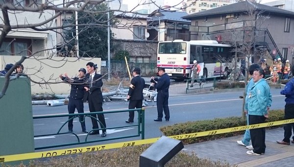 小金井市本町で路線バス事故 京王バス運転手がアパートに突っ込む ニュース速報japan