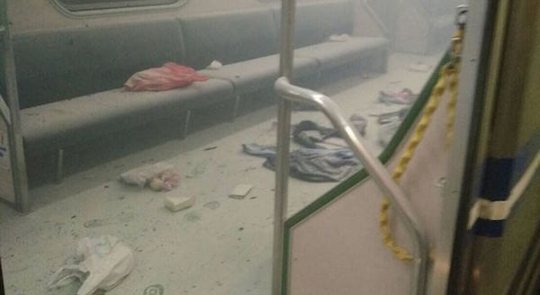台湾台北の松山駅の爆弾テロ事件現場・電車内の写真画像