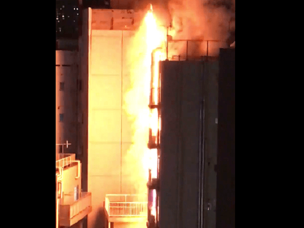 港区麻布十番のビルで火事 ポンプ車など19台が出動 複数の負傷者 ニュース速報japan