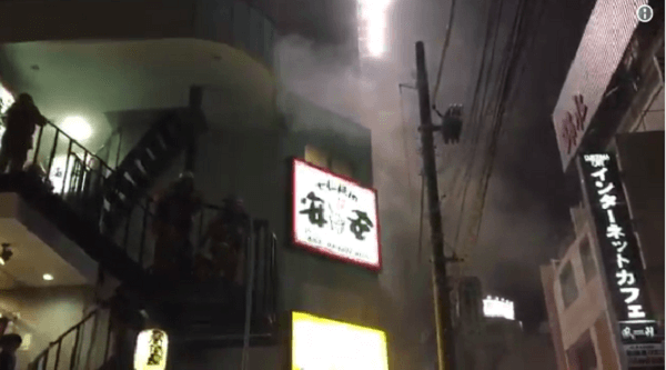 赤羽駅付近で火事、煙が充満し騒然のニュースキャプチャ画像
