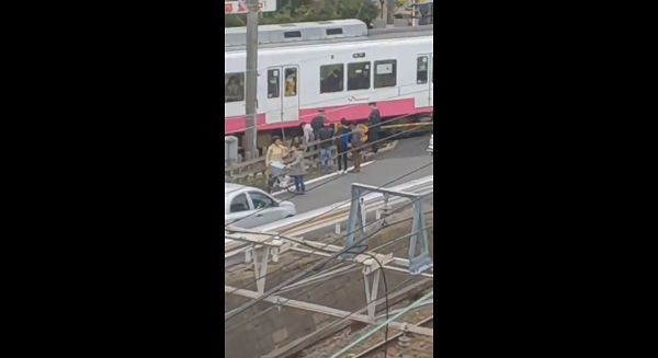 新京成線の新津田沼駅-京成津田沼駅間で発生した人身事故現場の写真画像