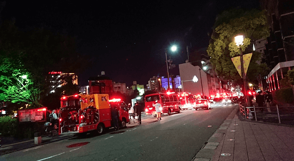 キャナルシティ博多の前で事故か事件 消防車や救急車など大量の緊急車両 ニュース速報japan