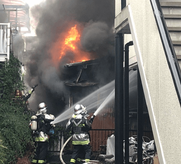 鎌倉市の大船駅付近で火事 住宅から出火し大炎上 大量の黒煙で騒然 ニュース速報Japan