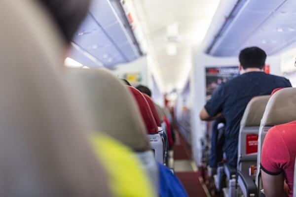 飛行機で乗客に尿かけ事件のイメージ画像