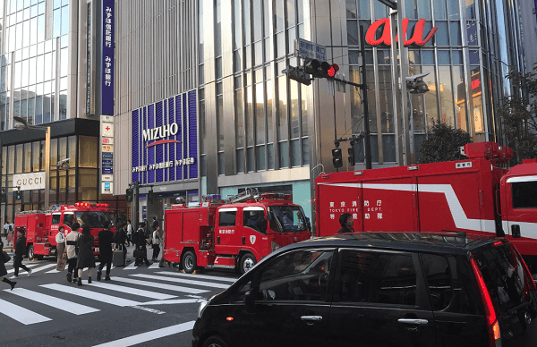 新宿マルイに大量の消防車が集結 火事の可能性もあり通行人ら騒然 ニュース速報japan