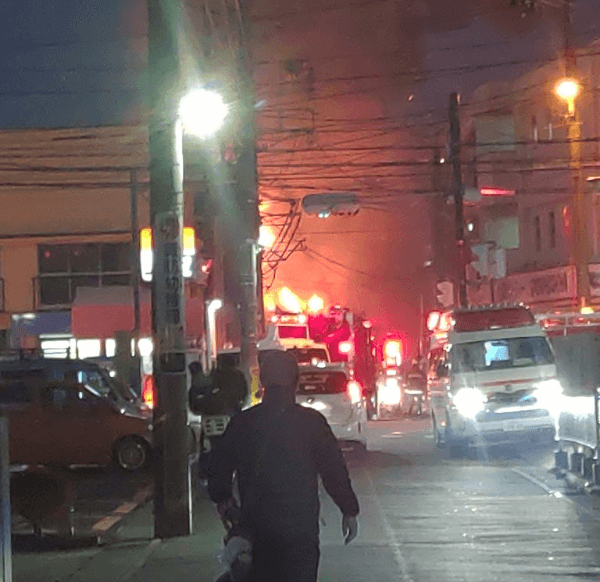 川崎市高津区北見方の正福寺で火事 大炎上で延焼 71歳男性を救急搬送 ニュース速報Japan