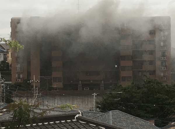 川崎市高津区で火事 マンション炎上で大量の黒煙が充満 延焼の可能性 ニュース速報japan