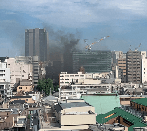 新宿区で火事 建設中の四谷警察署で火災 大量の黒煙が充満し騒然 ニュース速報japan