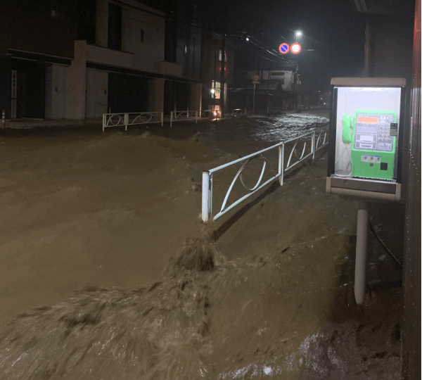 八王子市高尾町が南浅川氾濫で冠水や浸水被害 濁流で国道号が川 ニュース速報japan