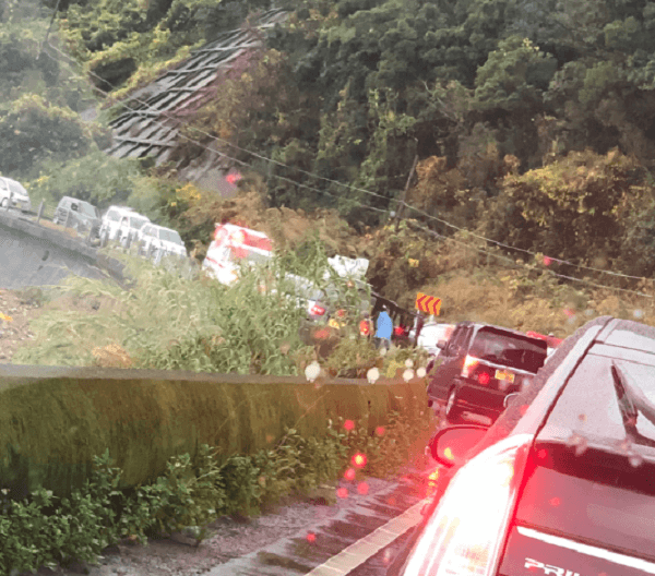 鹿児島市平川町で交通事故 国道226号線が大渋滞 緊急車両集結で騒然 ニュース速報Japan 鹿児島市平川町で交通事故 国道226号線が大渋滞 緊急車両集結で騒然 ニュース速報Japan