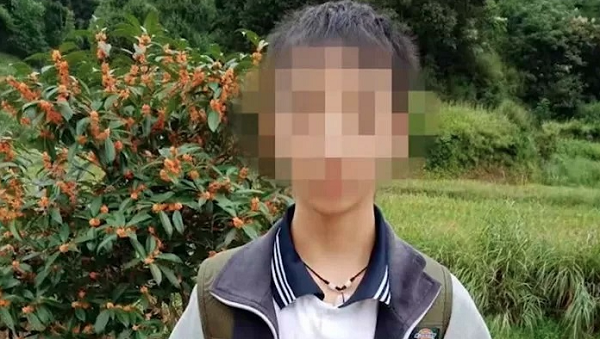 中国のいじめ殺人事件の被害者の顔写真の画像