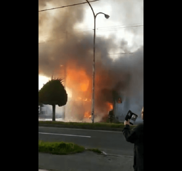 弘前市外崎のバイク屋で火事 爆発伴う火災で騒然 モーターショップ外崎 ニュース速報japan